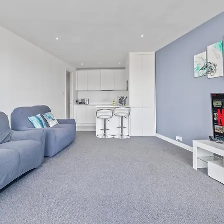 Centre, One Bedroom Apartment! Apartment