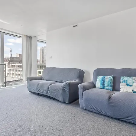 Apartment Centre, One Bedroom Apartment! *
