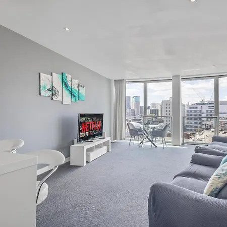 Centre, One Bedroom Apartment! Apartment