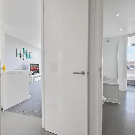 Centre, One Bedroom Apartment! Apartment *