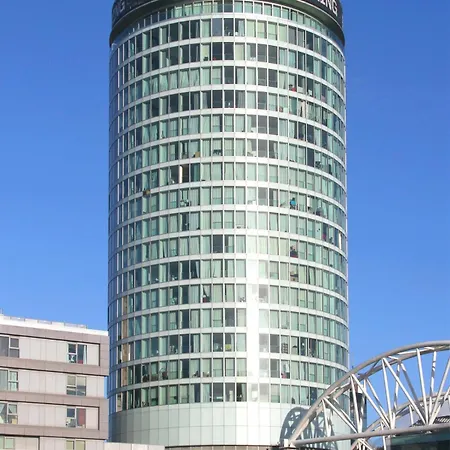 Centre, One Bedroom Apartment!